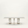 Mesa de Gabrielle Paris, silueta y acabado de mesa de comedor rectangular crema con patas de acero inoxidable