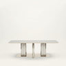 Mesa de Gabrielle Paris, silueta y acabado de mesa de comedor rectangular crema con patas de acero inoxidable