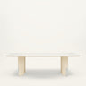 Mesa de Gabrielle Paris, silueta y acabado de mesa de comedor rectangular íntegramente lacada en crema