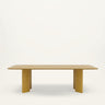 Mesa de Gabrielle Paris, silueta y acabado de mesa de comedor rectangular de madera lacada ámbar