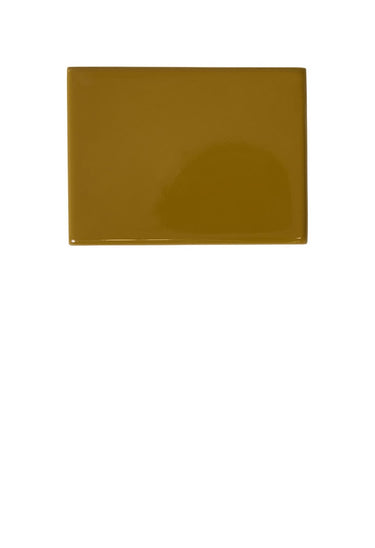 Mesas de Gabrielle Paris, proporción y material de mesa de comedor rectangular de madera lacada ámbar