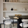 Mesa de Gabrielle Paris, silueta y acabado de mesa de comedor rectangular de madera lacada negra