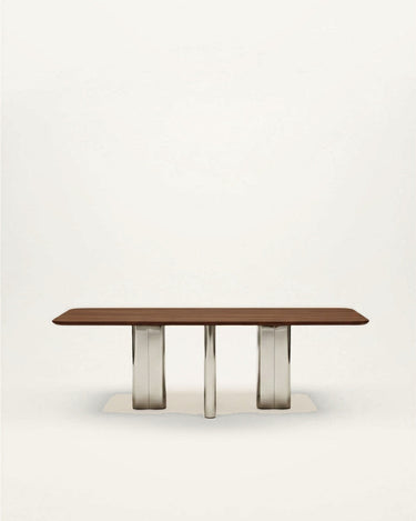 Mesa de Gabrielle Paris, silueta y acabado de mesa de comedor rectangular en nogal