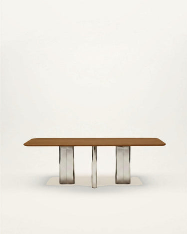Mesa de Gabrielle Paris, silueta y acabado de mesa de comedor rectangular en teca