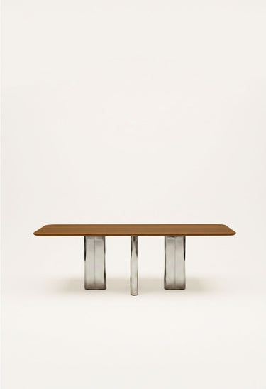 Mesa de Gabrielle Paris, silueta y acabado de mesa de comedor rectangular en teca