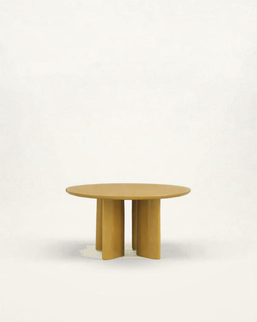 Mesa de Gabrielle Paris, silueta y acabado de mesa de comedor redonda de madera lacada ámbar