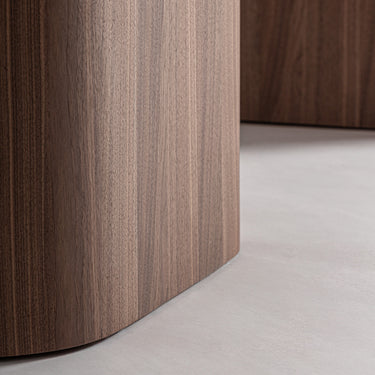 Mesa de comedor de madera DM con chapa de nogal de Vical, detalle del canto