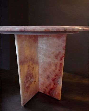 Detalle de mesa de ónix rosa