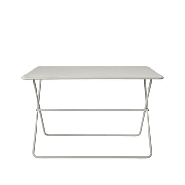 Mesa de jardín rectangular beige gris de Broste Copenhagen vista de frente