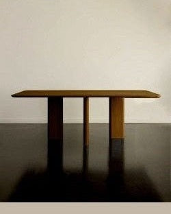 Canto biselado de la mesa Joe en acabado teca