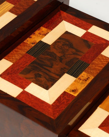 Detalle de mesas nido Art Déco