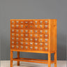 Mueble boticario de madera Mid Century