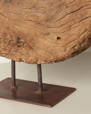 Vista 6 de escultura hewes de rueda de madera antigua