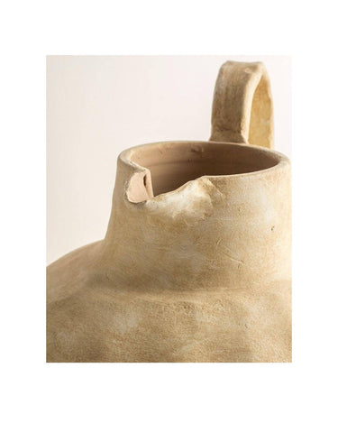 Jarrón de terracota artesanal en blanco roto