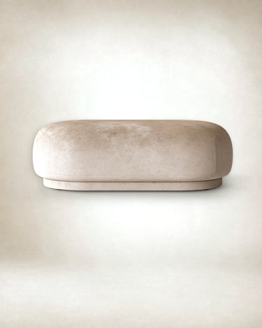 Otomana Rico de terciopelo beige arena en Matuta Home - imagen 1