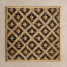 Panel decorativo de marrón de Vical sobre pared topo clara texturizada