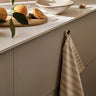 Set de 2 paños de cocina de algodón reciclado gris de Broste Copenhagen, vista 4