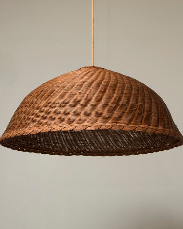 Detail of the brown rattan lampshade
