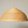 Pantalla colgante grande de ratán natural de Mahe Homeware: pantalla natural en cúpula con cable de ejemplo.