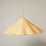 Pantalla colgante mediana de ratán natural de Mahe Homeware: pantalla cónica aplanada de borde ondulado.