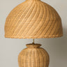 Pantalla grande de ratán natural de Mahe Homeware: pantalla natural en cúpula montada sobre base no incluida.