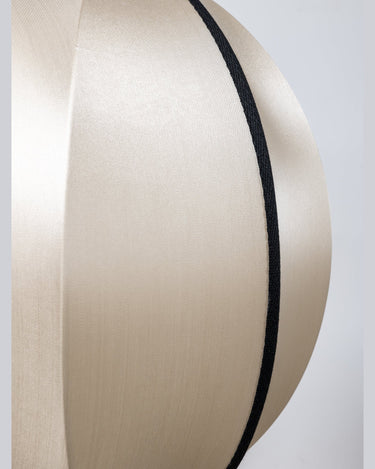 Pantalla oval de seda para iluminación cálida