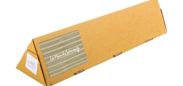 Papel pintado Lappi verde oliva y crudo de papel de arroz · 4 m² de Le Monde Sauvage, presentado en su caja triangular