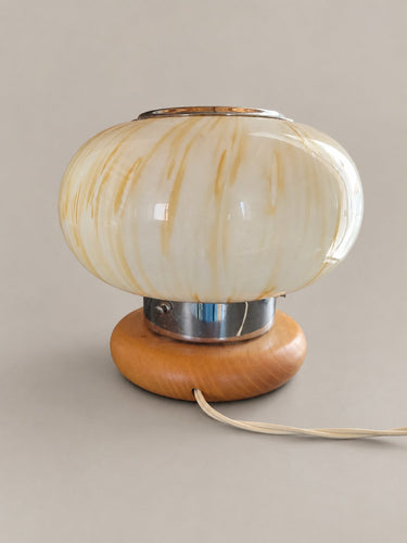 Lámpara de la pareja con vetas ámbar, base de madera y cable beige