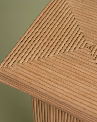 Detalle del vértice de la superficie superior de ratán.