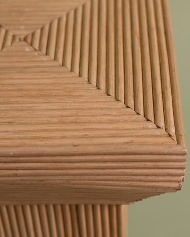 Detalle del encuentro diagonal de las varillas en la superficie superior.