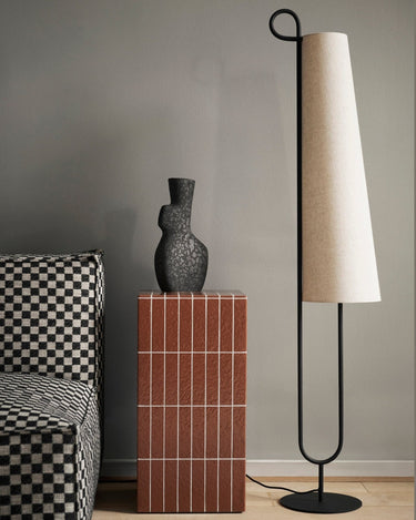 Pedestal decorativo en ambiente