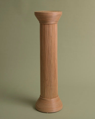 Pedestal redondo grande de ratán natural