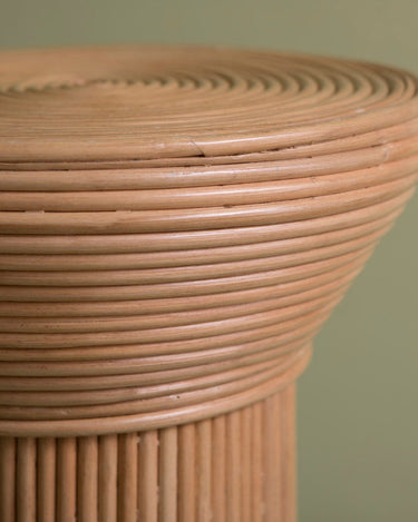 Pedestales de ratán vistos en detalle