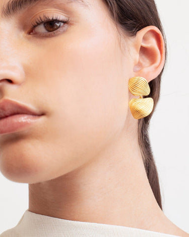 Pendientes largos dorados Onaria de Joidart