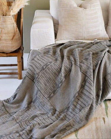Plaid Bogolan de lino African Jacquard en ambiente