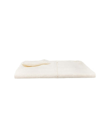 Plaid de lino blanco con flecos, plaid doblado visto de frente