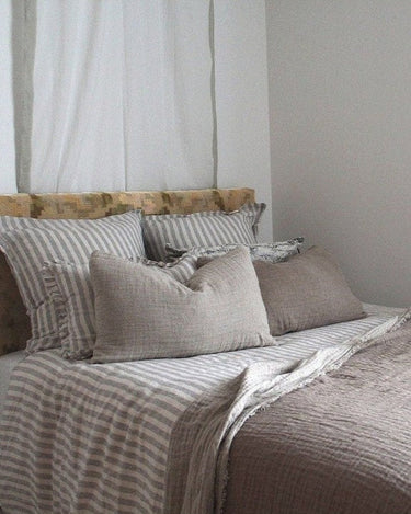 Plaid de lino gofrado reversible con flecos Le Monde Sauvage