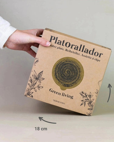 Detalle de plato rallador de cerámica