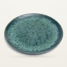 Plato azul de cerámica