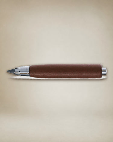 Detalle de portaminas de dibujo de madera