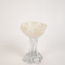 Portavelas alto de cristal blanco roto con pie de Olsson & Jensen