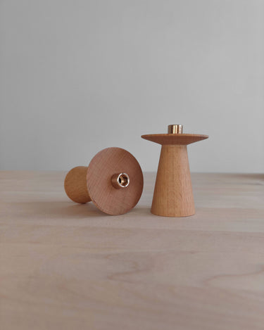 Portavelas artesanal de madera de haya con acabado aceitado