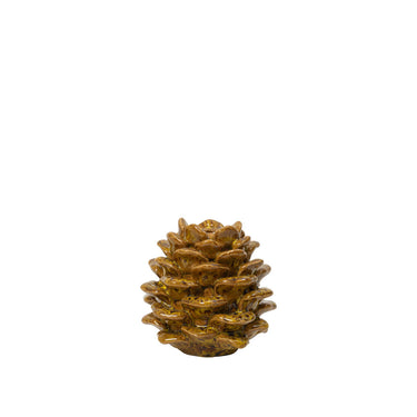 Detalle de portavelas navideño con forma de piña de Broste Copenhagen, vista 5