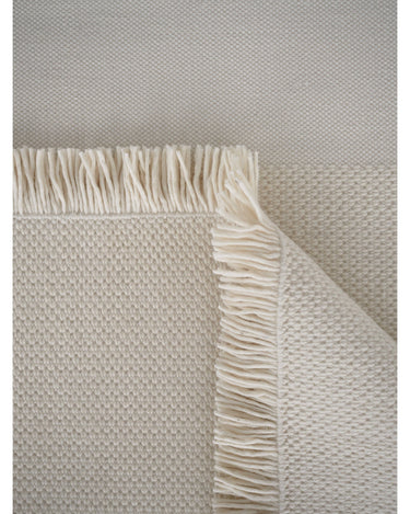Primer plano de alfombra Silent Path marfil