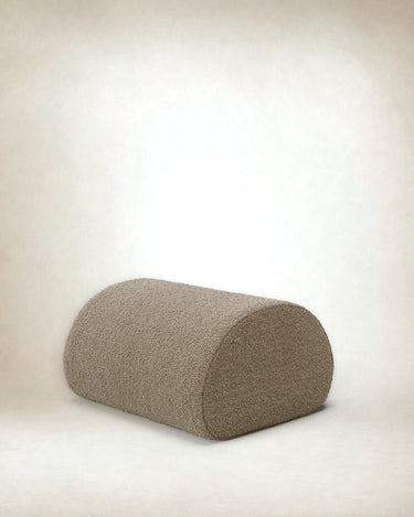 Puf Rouli de bouclé beige para salón en Matuta Home - imagen 1
