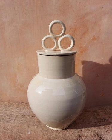 Recipiente de barro artesanal
