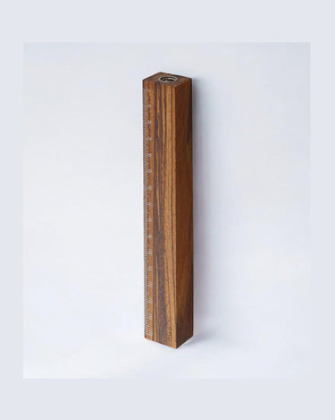 Regla de madera maciza con sacapuntas incorporado