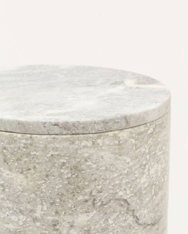 Vista completa de caja decorativa de mármol con tapa de latón de Rivêt - Indochineur