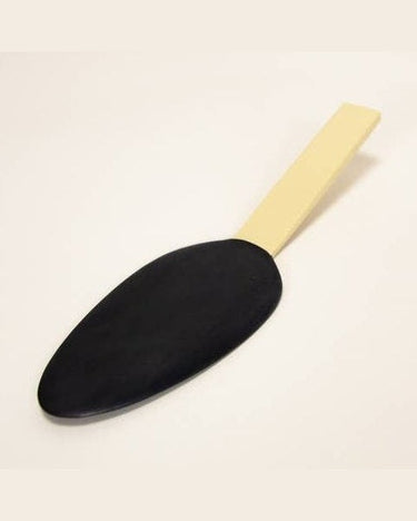 Vista completa de paleta para tarta de material reciclado negro de Rivêt - Indochineur