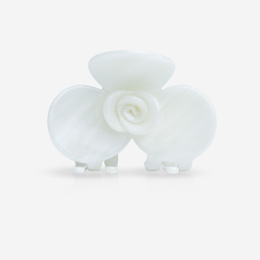 Detalle de pinza floral para el cabello